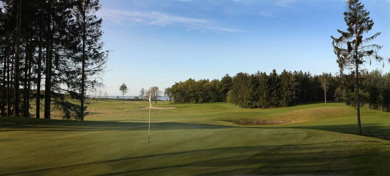 Hvalpsund Golf P2-800px.jpg